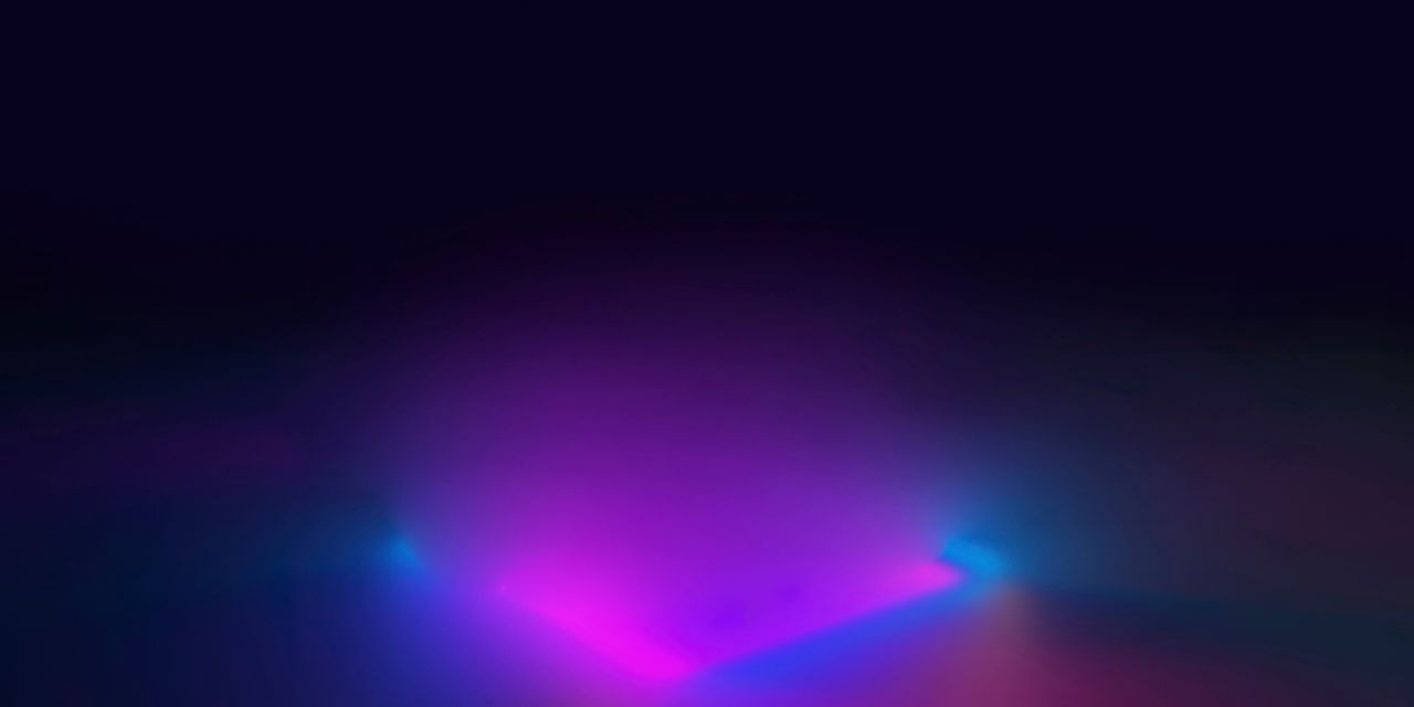 Fondo con degradado en tonos púrpura, azul y negro para pie de página