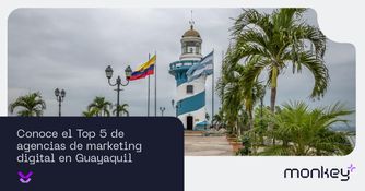 Conoce el top 5 de agencias de marketing digital en Guayaquil Faro del cerro Santa Ana en Guayaquil con banderas de Ecuador y Guayaquil